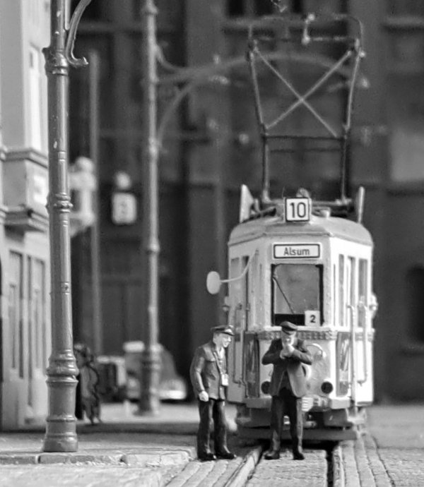 FES Dio 53 Fluppe SW nah.jpg